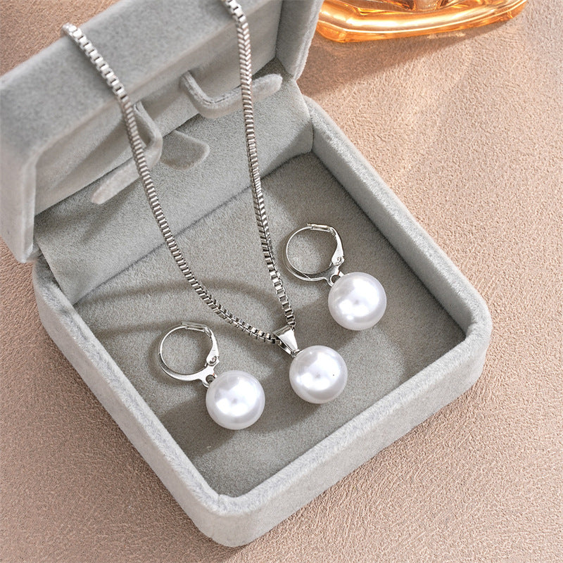 Earrings and necklace set